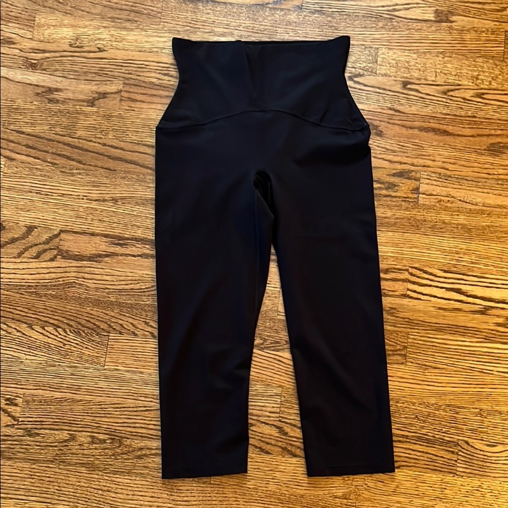 Spanx Black Waist- Defining Capri/ 3/4 Leggings